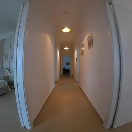 Royale Oda ve Kahvaltı 4*