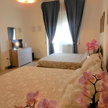 Royale Bed & Breakfast *