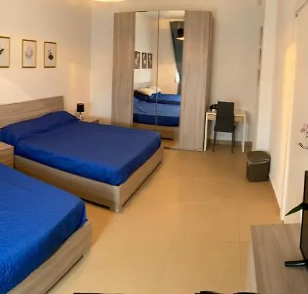 Royale Bed & Breakfast *